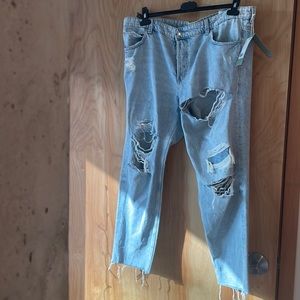 Boyfriend Jeans (H&M) size 16 never worn. Light blue